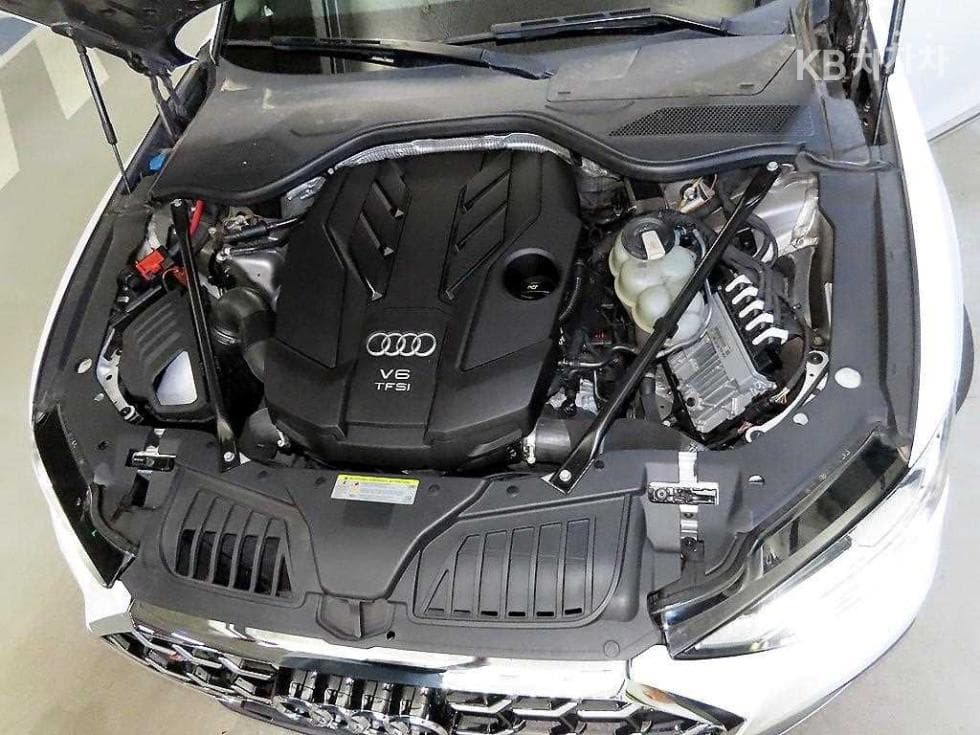 Audi A8 (D5)55 TFSI Quattro LWB - 19