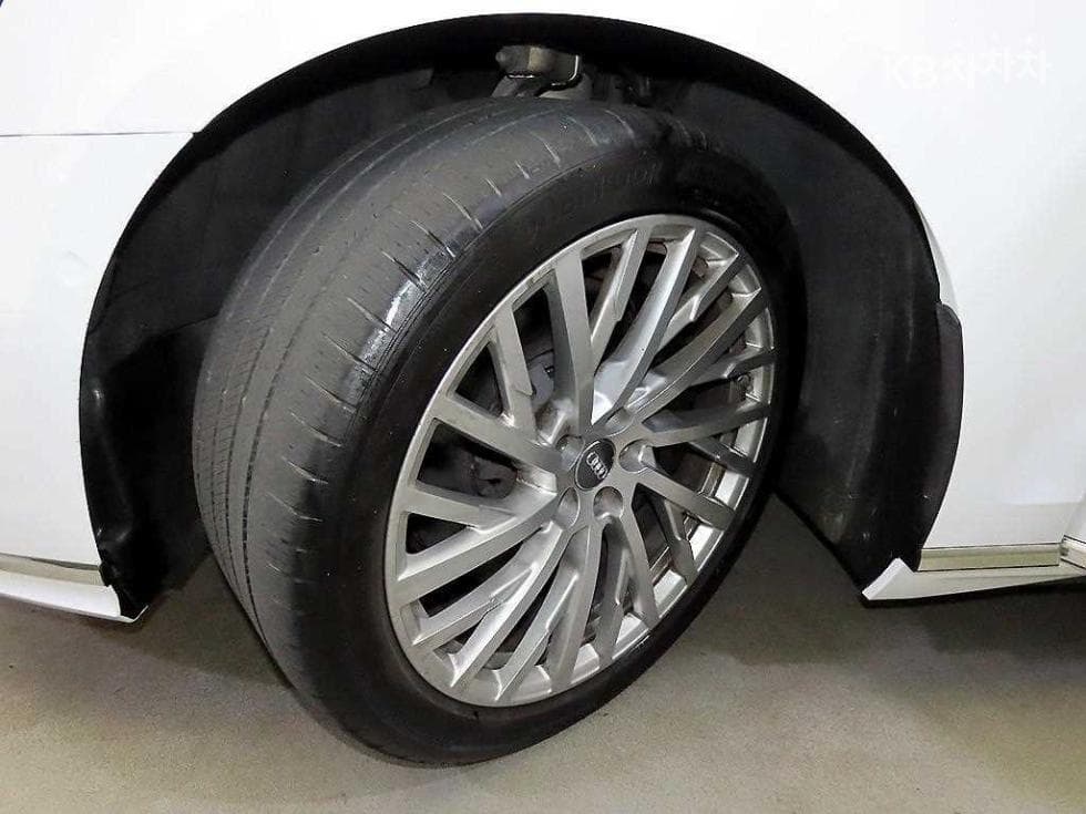 Audi A8 (D5)55 TFSI Quattro LWB - 20