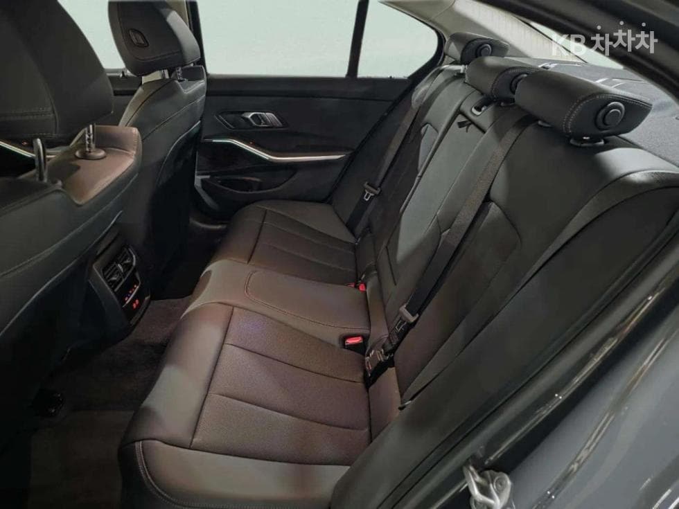 BMW 3 Series (G20)320i Online Exclusive - 13