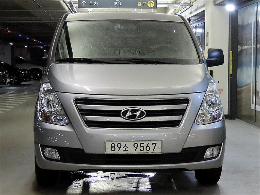 Hyundai Grand Starex5-seater Van Modern - 2