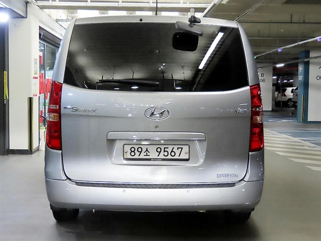 Hyundai Grand Starex5-seater Van Modern - 5