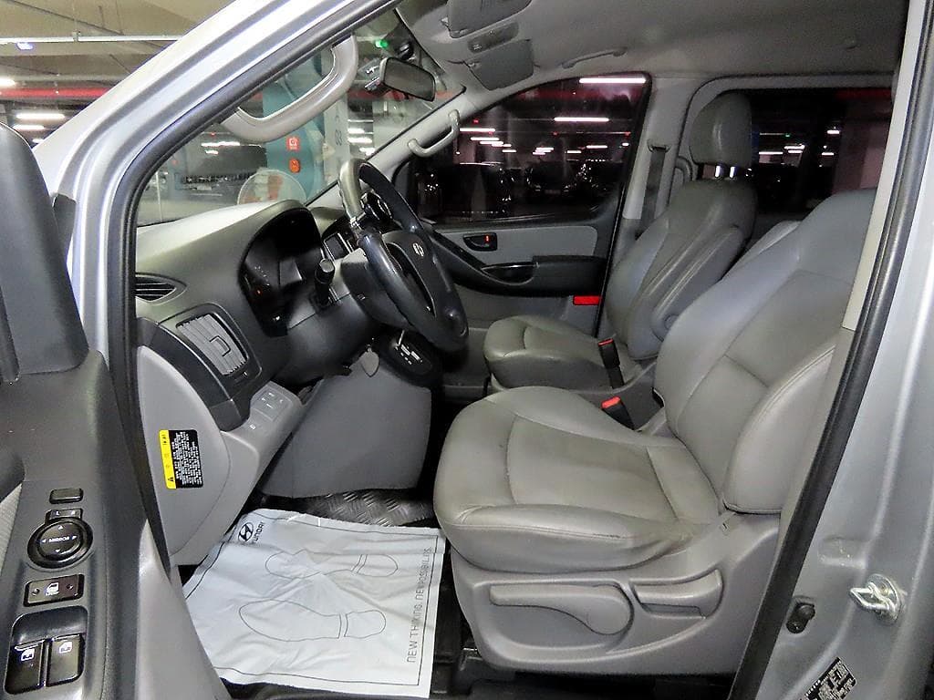 Hyundai Grand Starex5-seater Van Modern - 6