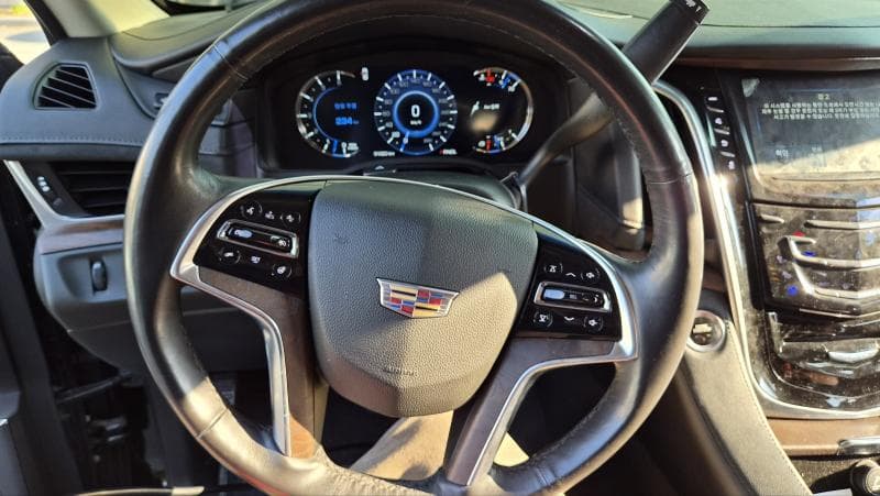 캐딜락 ESCALADE(4-то поколение)6.2 V8 - 8