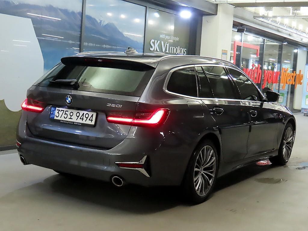 BMW 3 Series (G20)320i Touring Luxury Line - 4