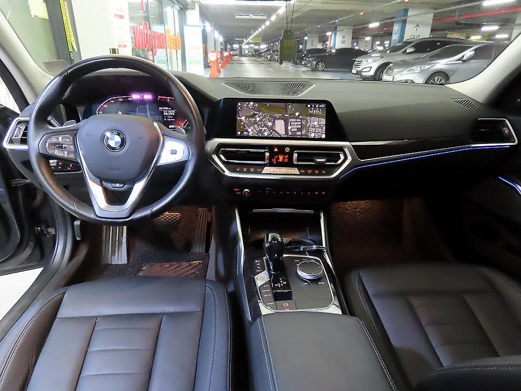 BMW 3 Series (G20)320i Touring Luxury Line - 10