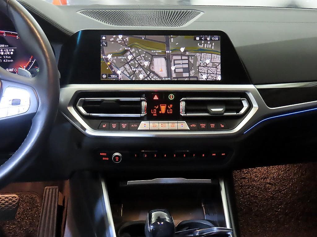 BMW 3 Series (G20)320i Touring Luxury Line - 11