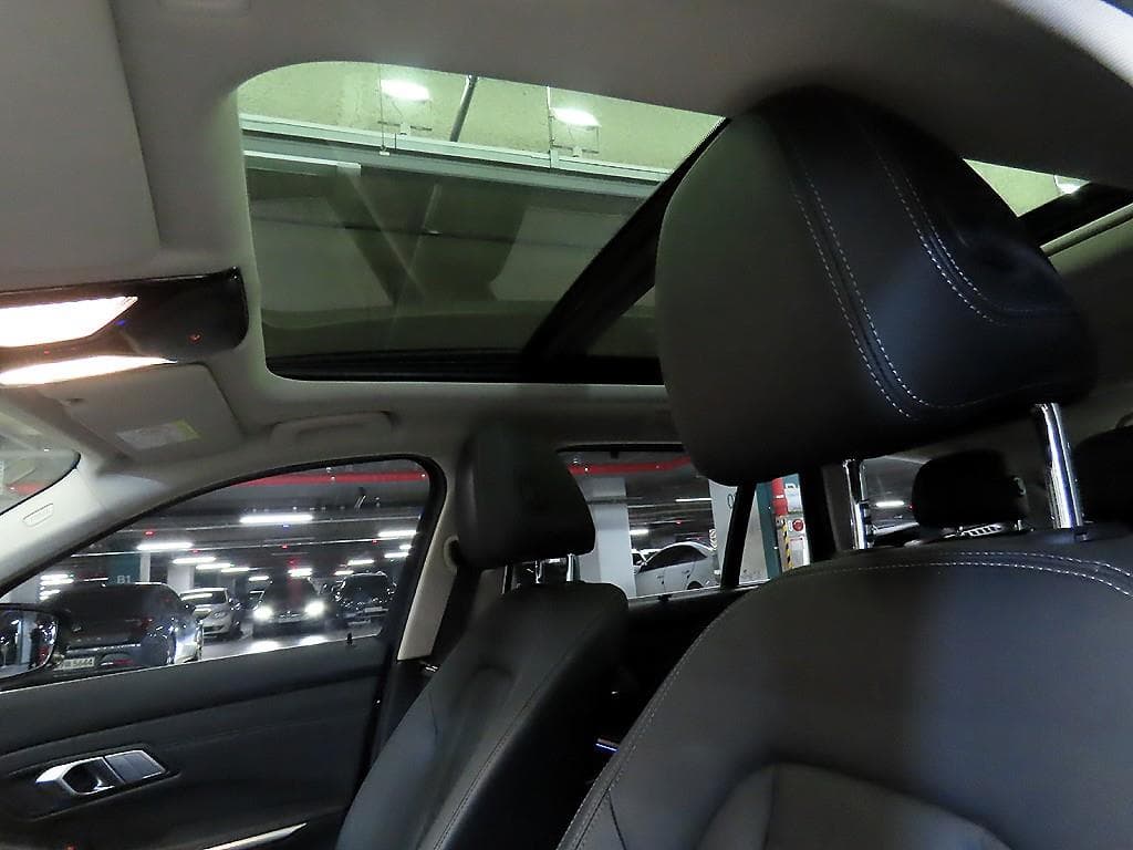 BMW 3 Series (G20)320i Touring Luxury Line - 15