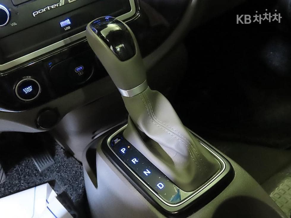 Hyundai Porter 2 일렉트릭Super Cab Extra Long Premium Special (special feature/edition) - 12