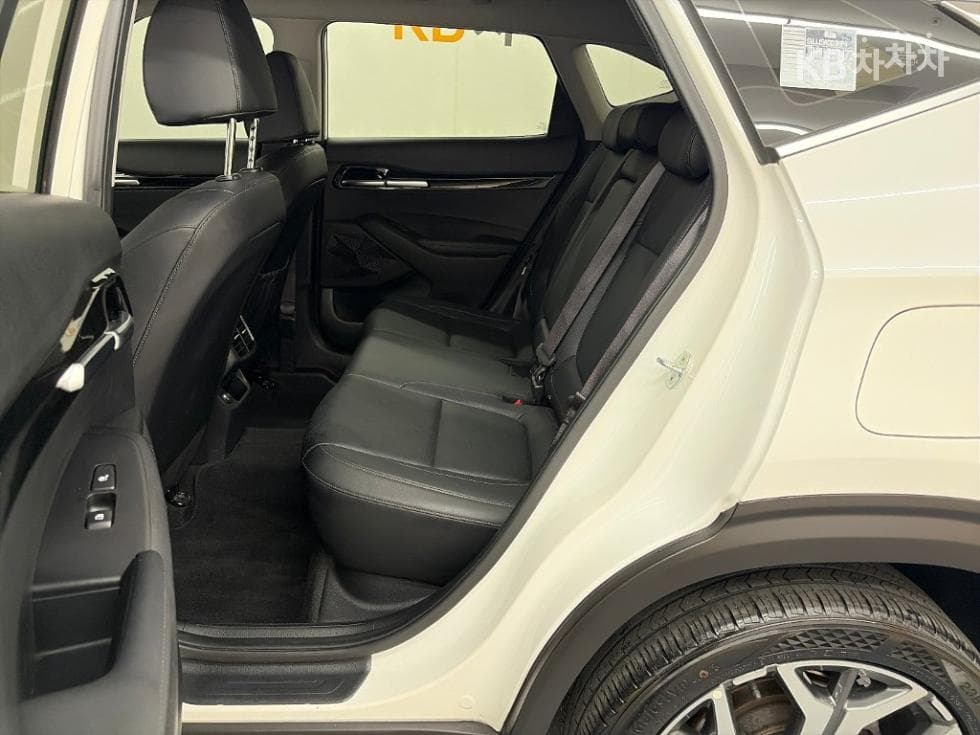 Kia Seltos1.6 Gasoline Turbo 2WD Signature - 12