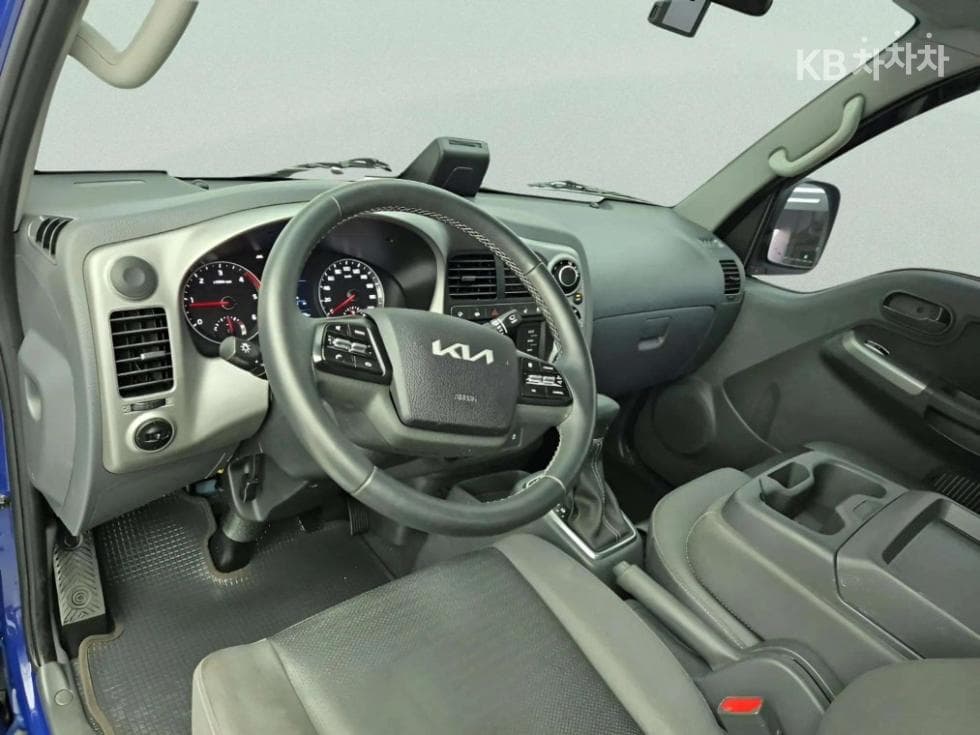 Kia The New (facelift) Bongo 3 (light truck)LPG 1 Ton King Cab Extra Long 2WD L - 15