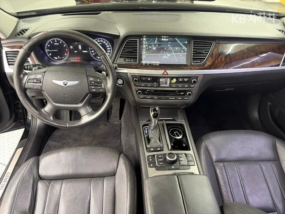 Hyundai GenesisDHG330 Premium AWD - 7