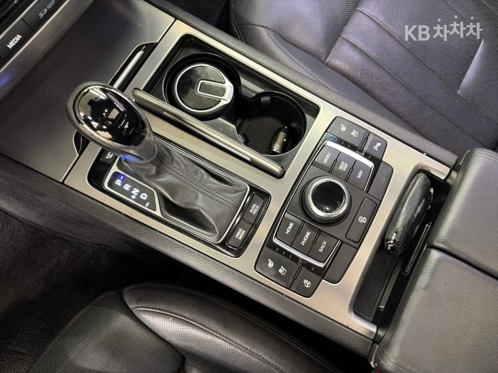 Hyundai GenesisDHG330 Premium AWD - 8