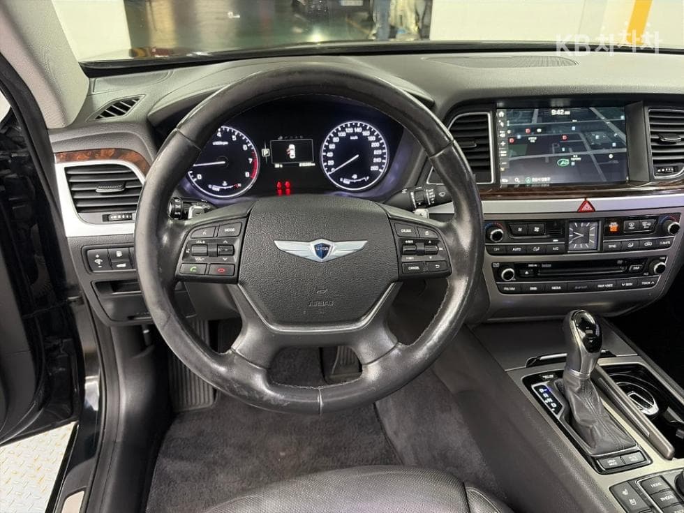 Hyundai GenesisDHG330 Premium AWD - 9