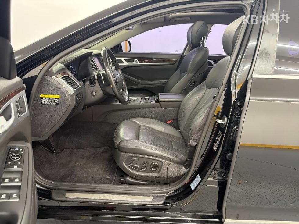 Hyundai GenesisDHG330 Premium AWD - 11