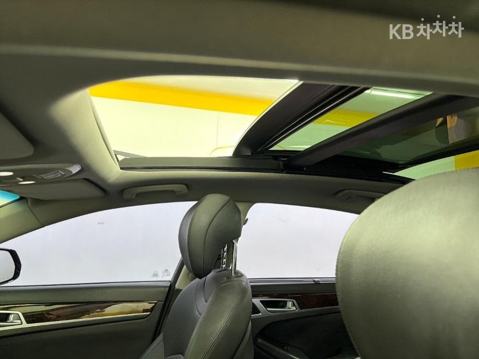 Hyundai GenesisDHG330 Premium AWD - 15