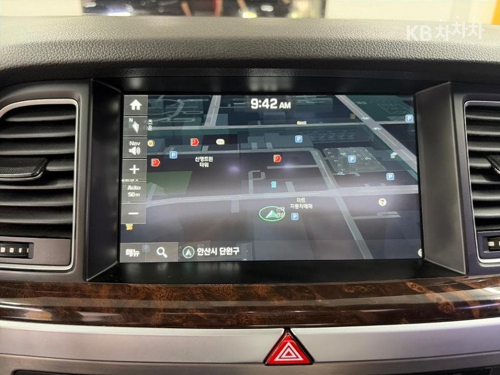 Hyundai GenesisDHG330 Premium AWD - 16
