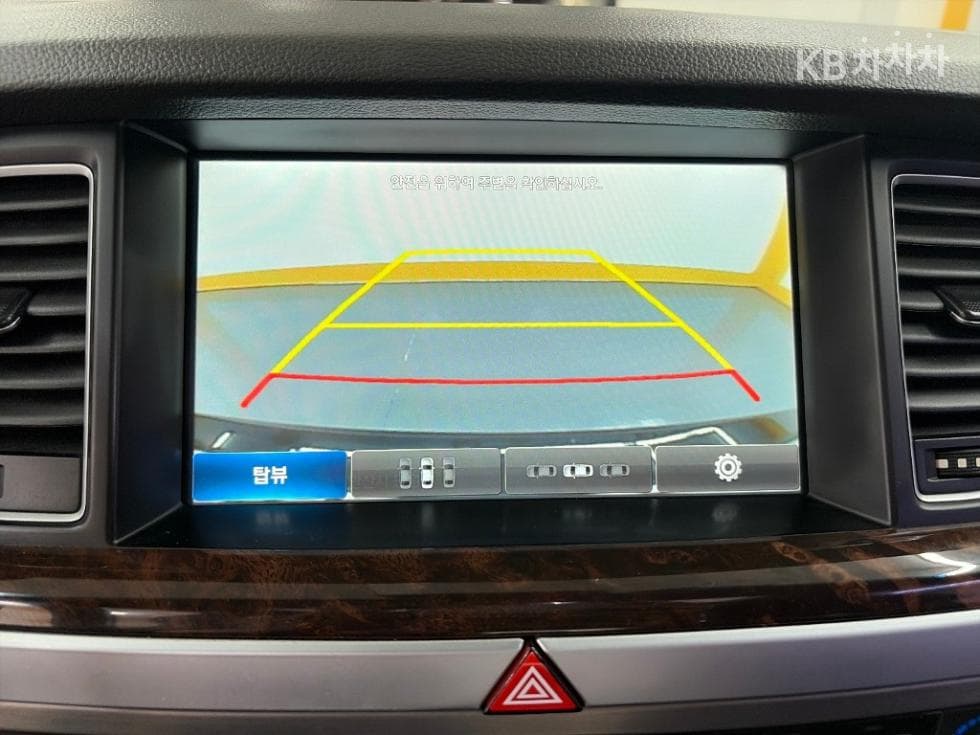 Hyundai GenesisDHG330 Premium AWD - 17