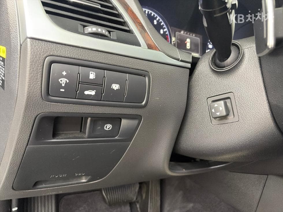Hyundai GenesisDHG330 Premium AWD - 19