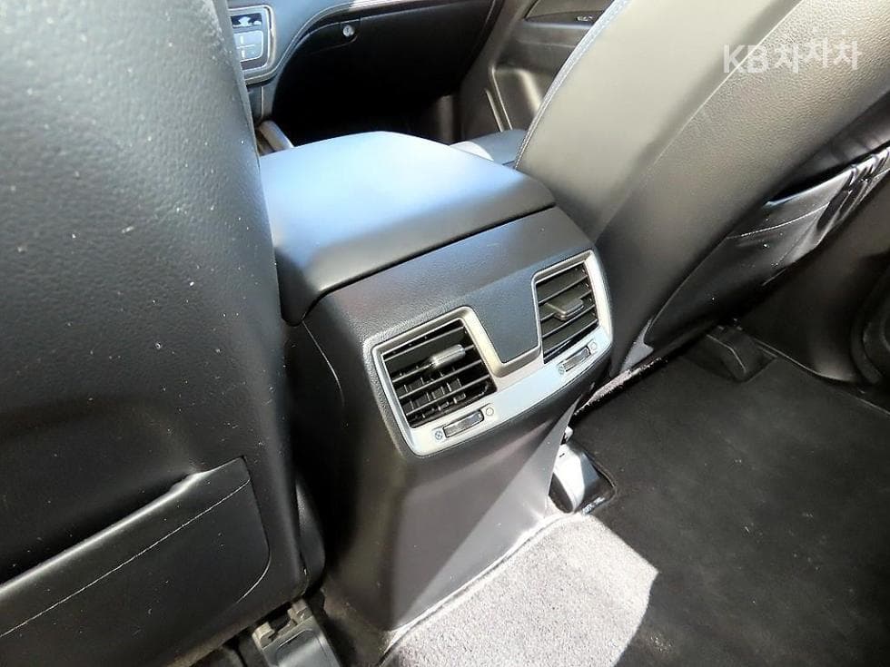 КейДжи Мобилити Rexton 스포츠2.2 4x4 Престиж - 16