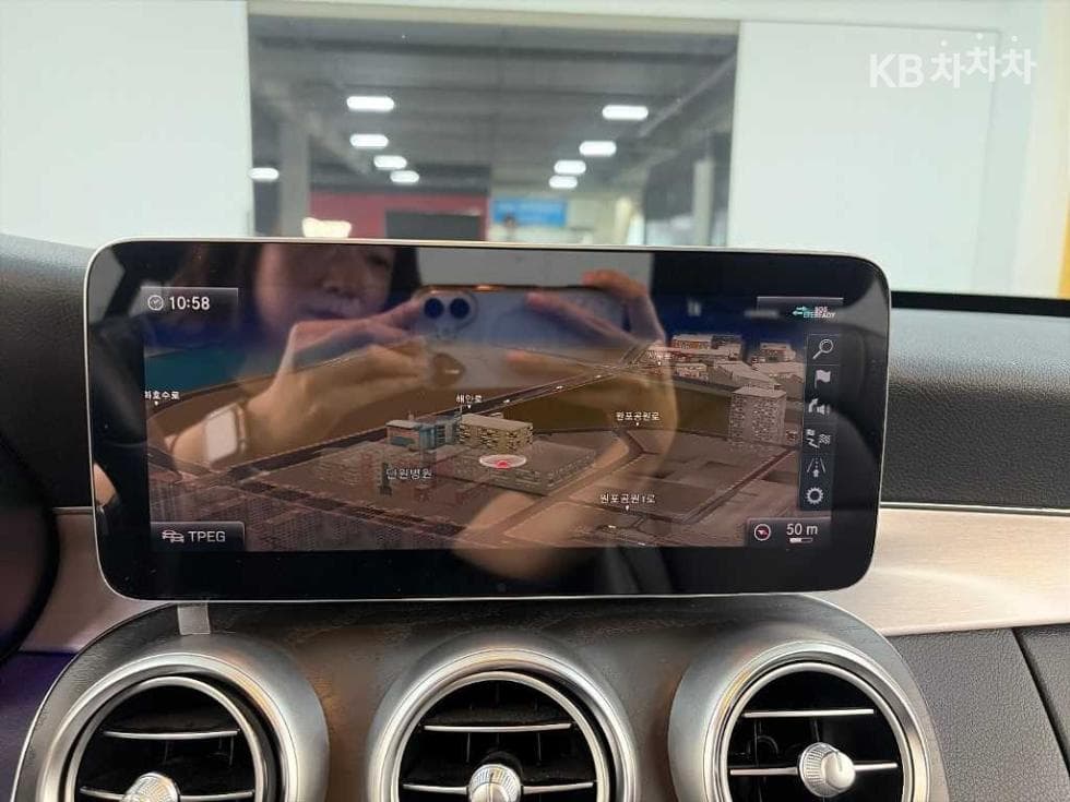 Mercedes-Benz The New (фейслифт) C-КласC200 AMG Line - 15