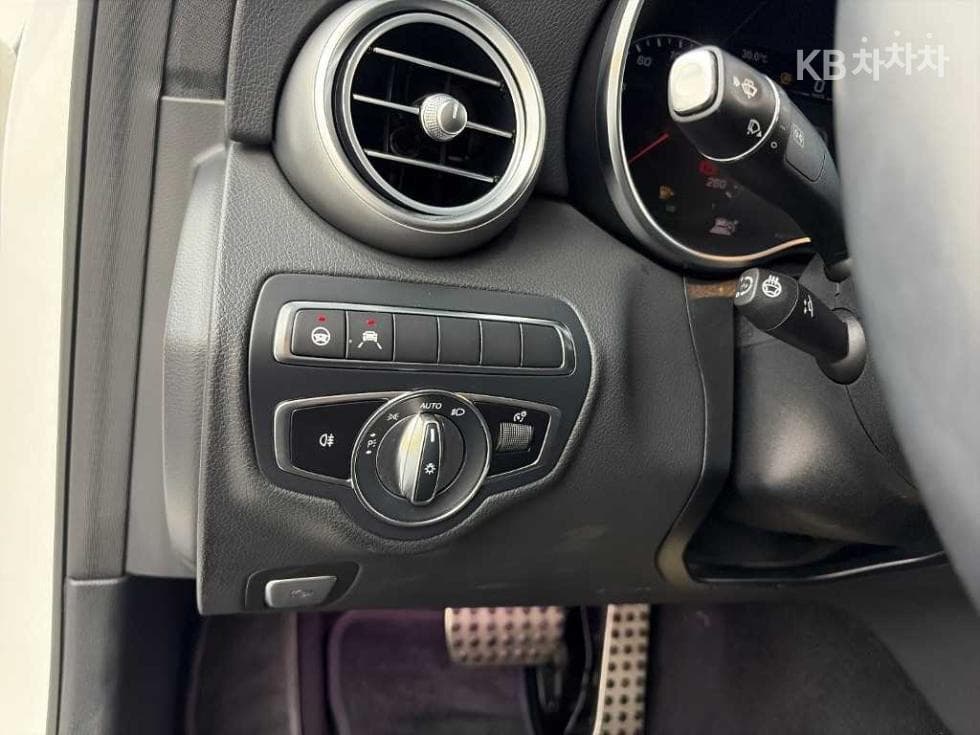 Mercedes-Benz The New (фейслифт) C-КласC200 AMG Line - 18