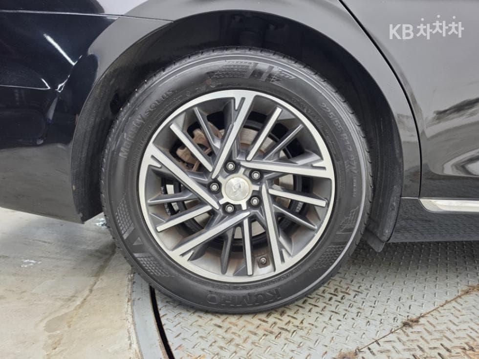 Hyundai The New (facelift) Grandeur (Azera)2.5 Premium 초이스 - 8