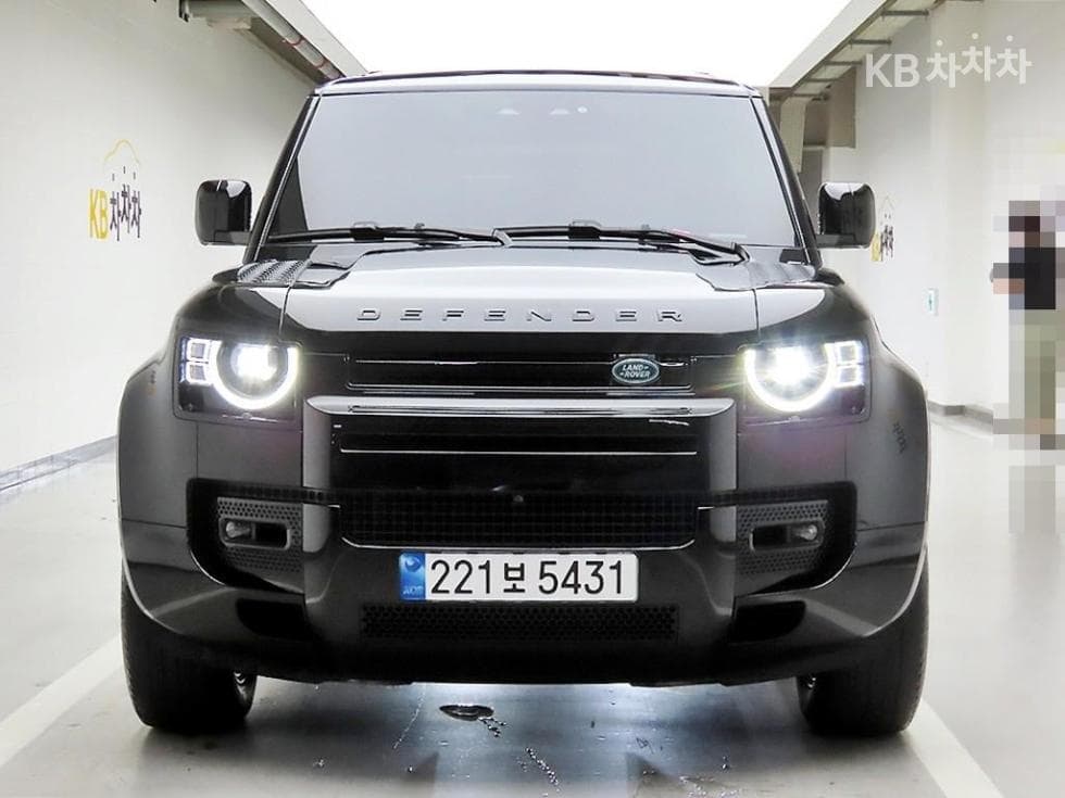 Land Rover 디펜더(L663) 110 D300 X-DYN HSE - Image 1