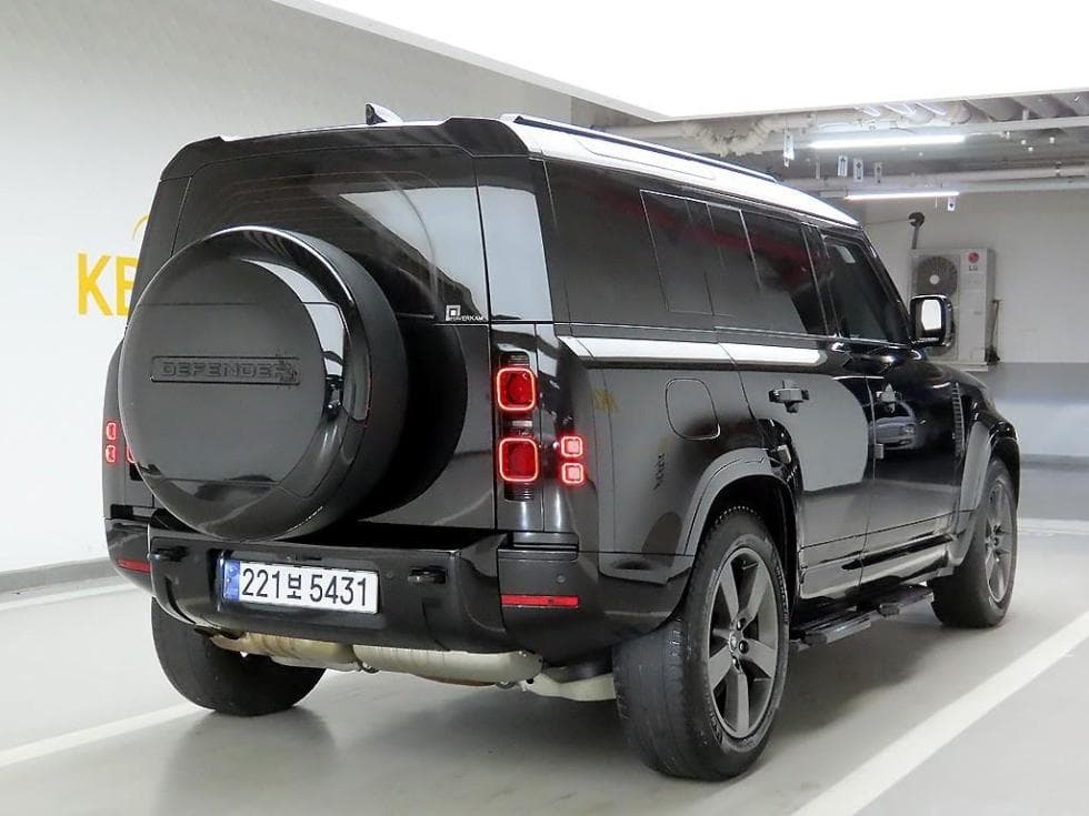 Land Rover 디펜더(L663)110 D300 X-DYN HSE - 4
