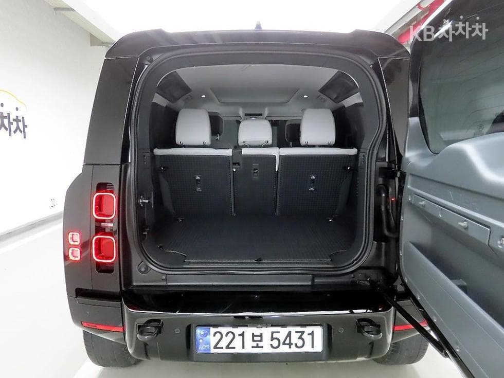 Land Rover 디펜더(L663)110 D300 X-DYN HSE - 5