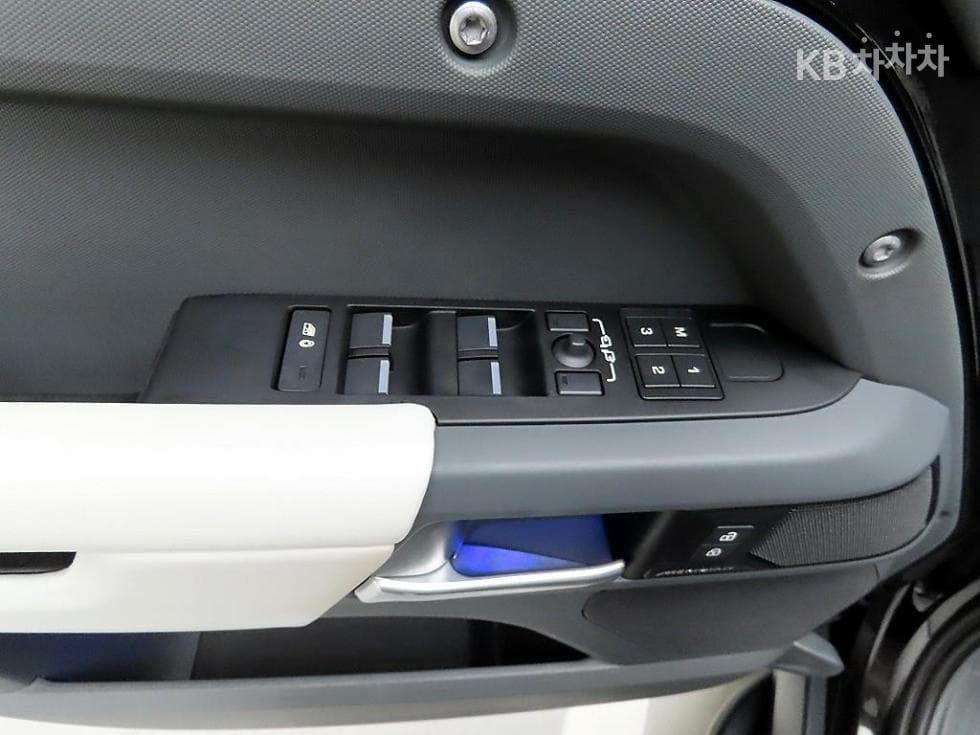 Land Rover 디펜더(L663)110 D300 X-DYN HSE - 11