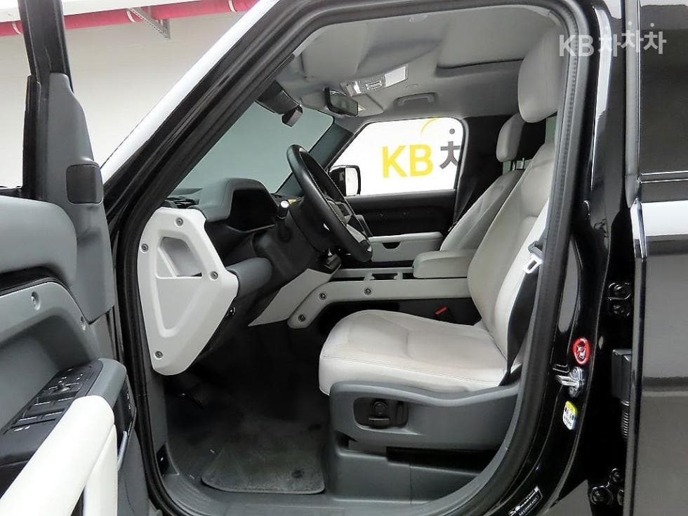 Land Rover 디펜더(L663)110 D300 X-DYN HSE - 13