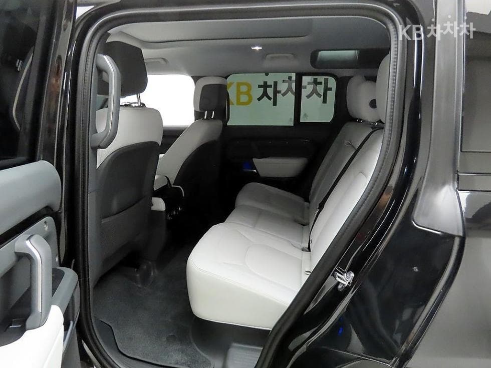 Land Rover 디펜더(L663)110 D300 X-DYN HSE - 14