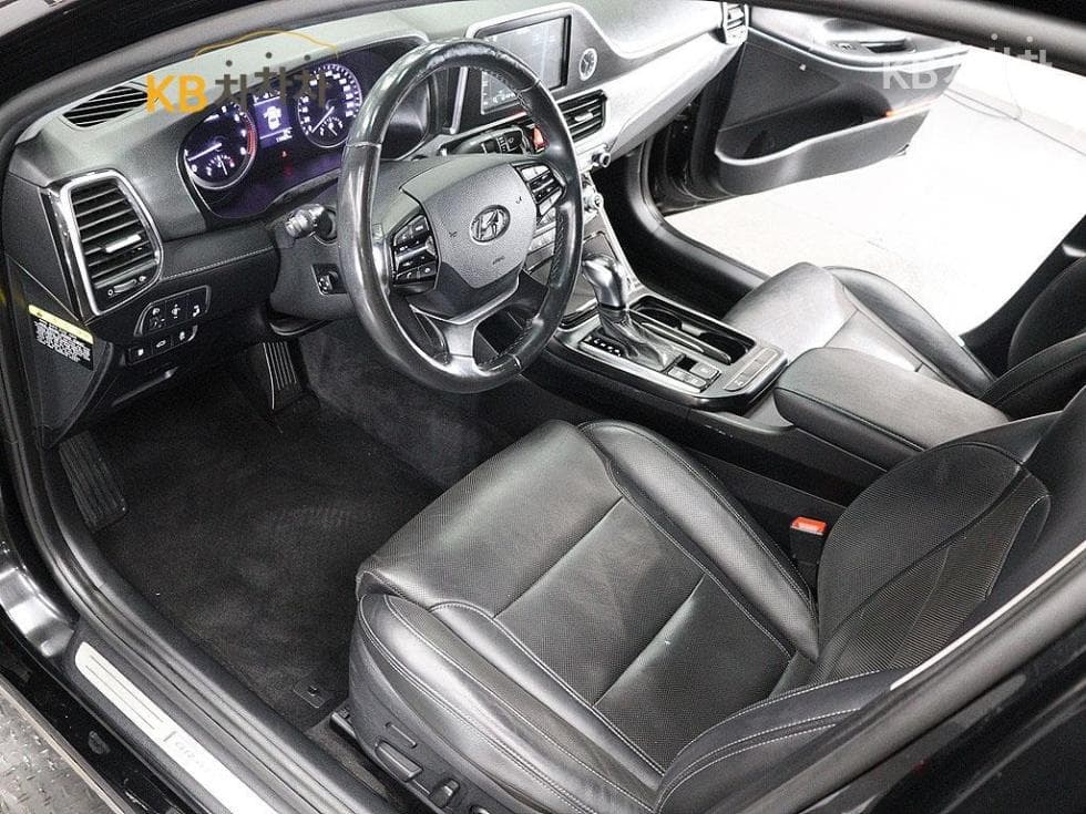 Hyundai Grandeur (Azera)IG2.4 Premium Special (special feature/edition) - 16