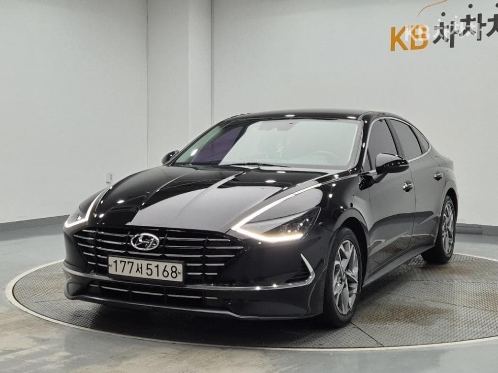 Hyundai Sonata (DN8) 2.0 Premium 패밀리 - Image 1