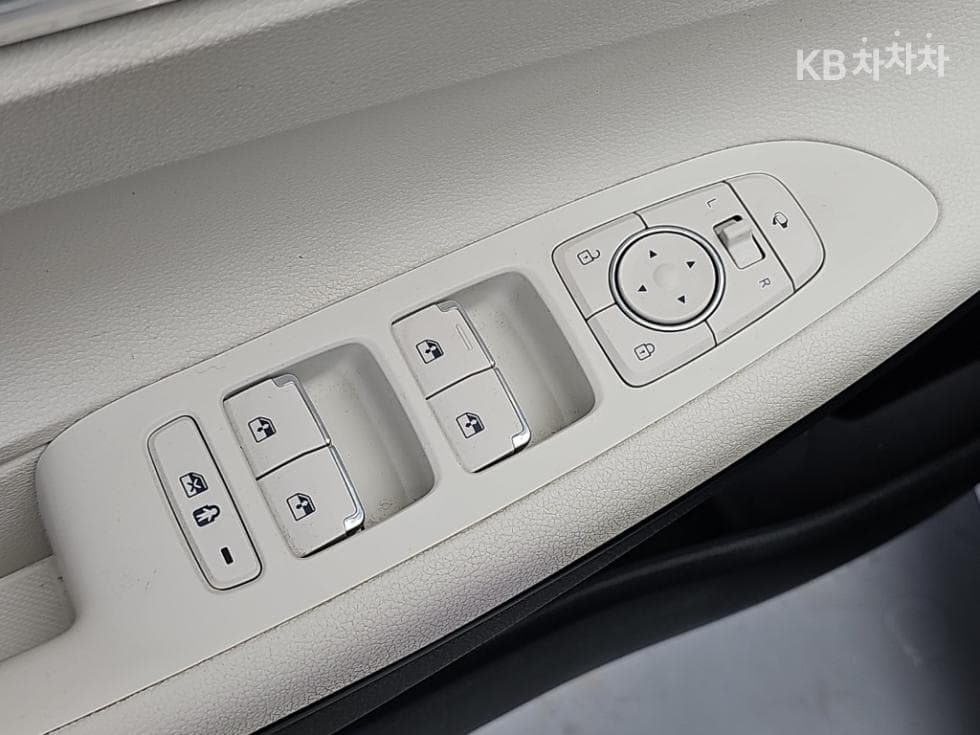 Хюндай The New (фейслифт) Grandeur (Azera)2.5 Le Blanc - 19