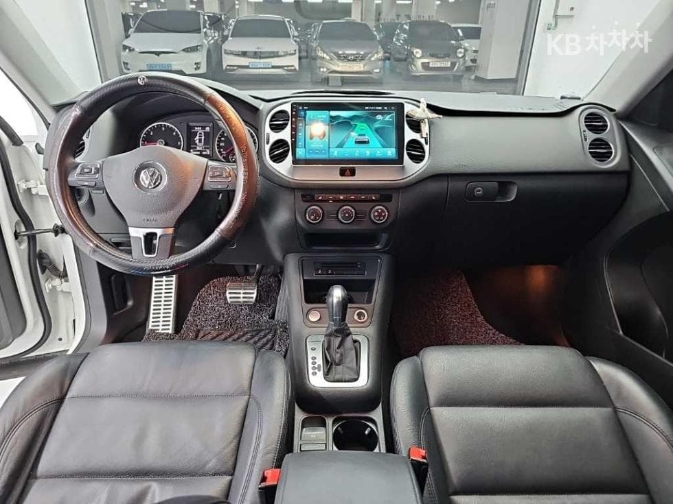 Volkswagen Нов Tiguan2.0 Турбо Дизел Инжекция 컴포트 5N - 7