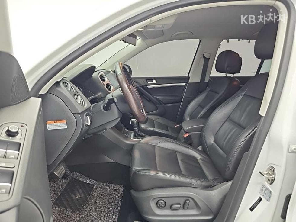 Volkswagen Нов Tiguan2.0 Турбо Дизел Инжекция 컴포트 5N - 11