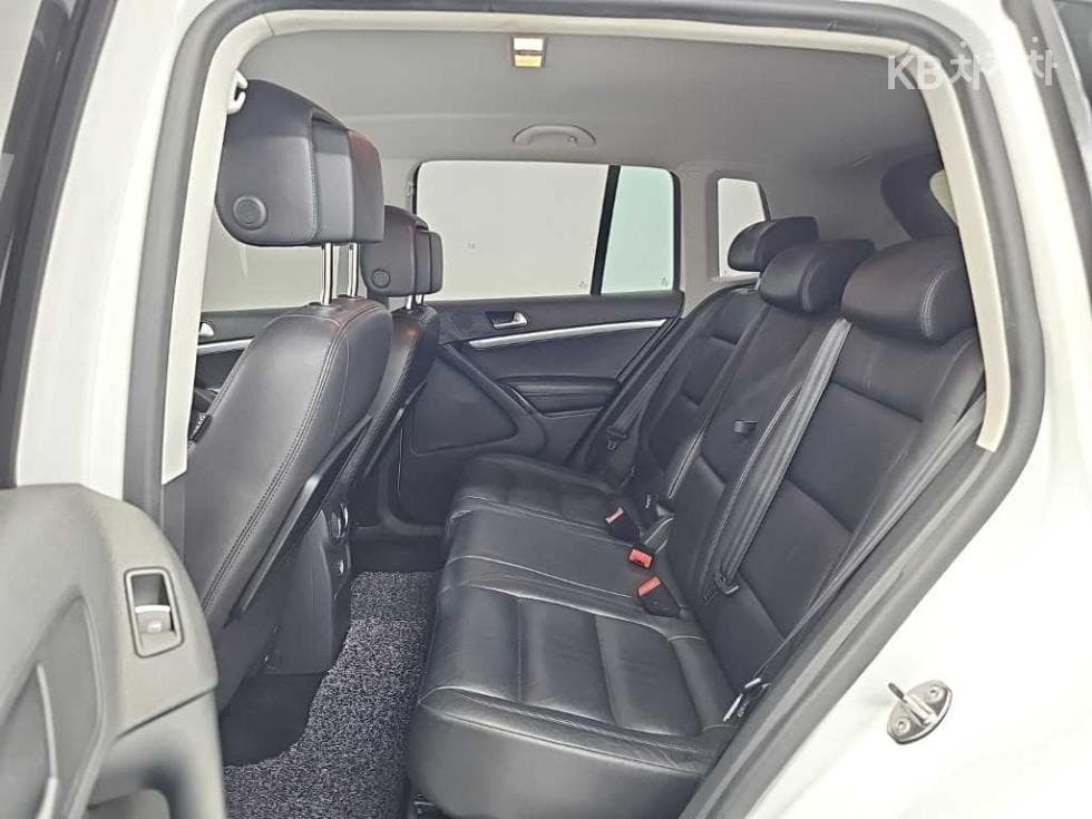 Volkswagen Нов Tiguan2.0 Турбо Дизел Инжекция 컴포트 5N - 12