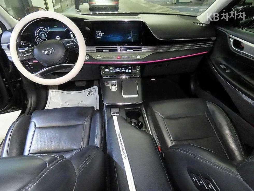 Hyundai The New (facelift) Grandeur (Azera)2.5 Calligraphy - 10