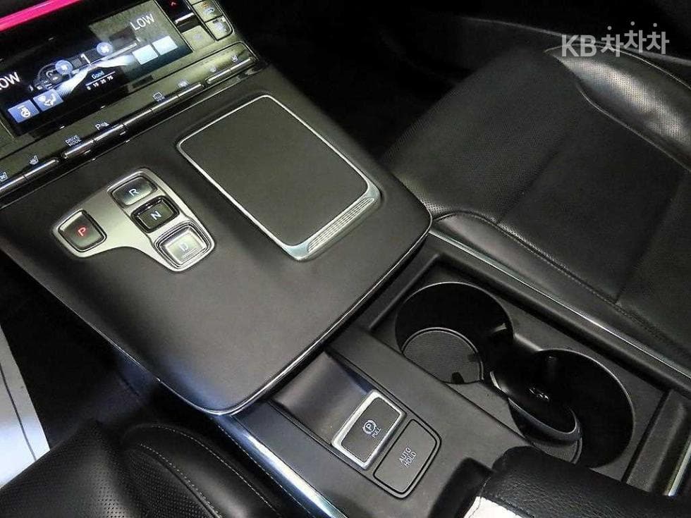Hyundai The New (facelift) Grandeur (Azera)2.5 Calligraphy - 12