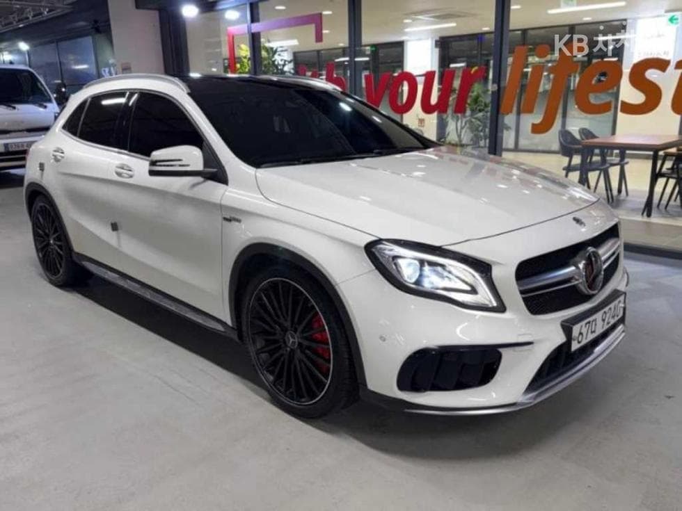 Mercedes-Benz GLA X156 GLA45 AMG 4매틱 - Image 1