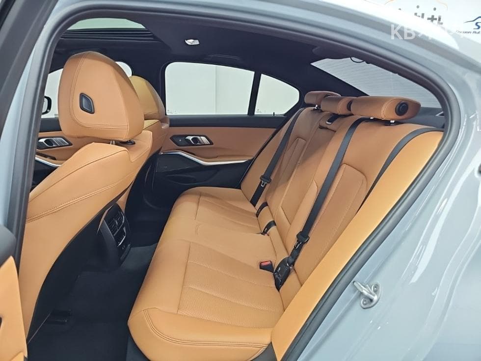 BMW 3 Series (G20)320i M Sport - 12