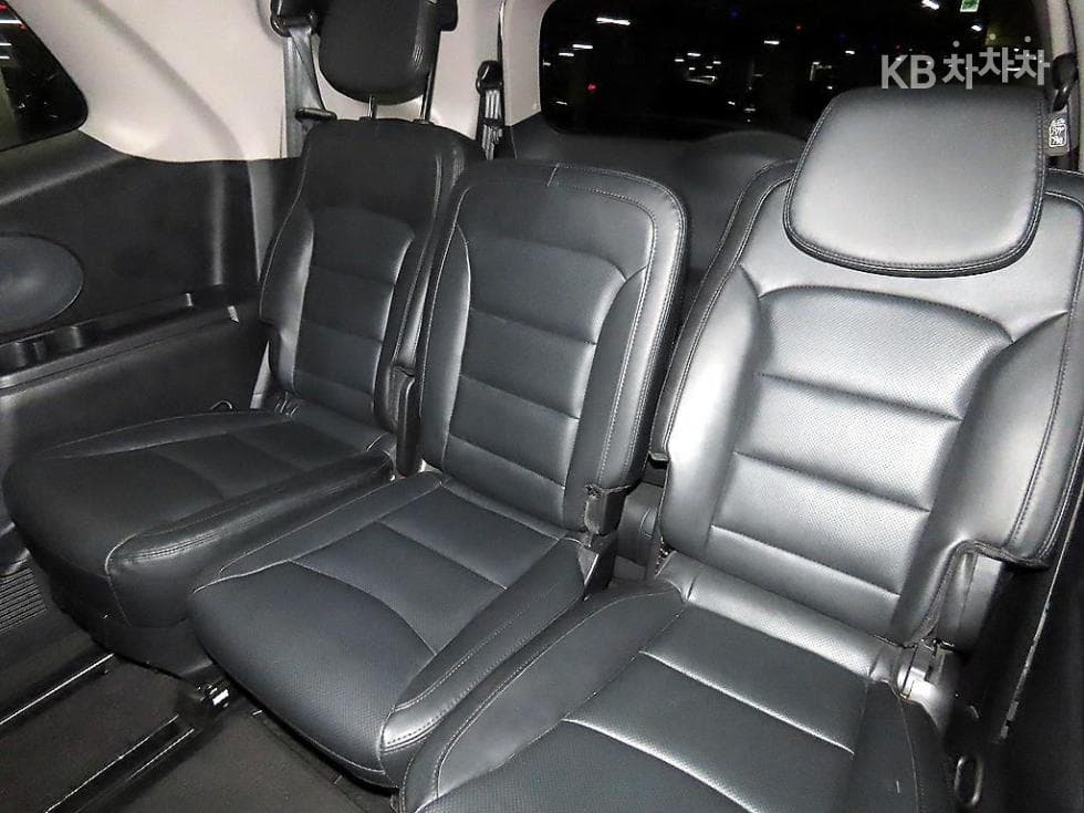 KG Mobility 코란도 투리스모9-seater 4WD TX - 8