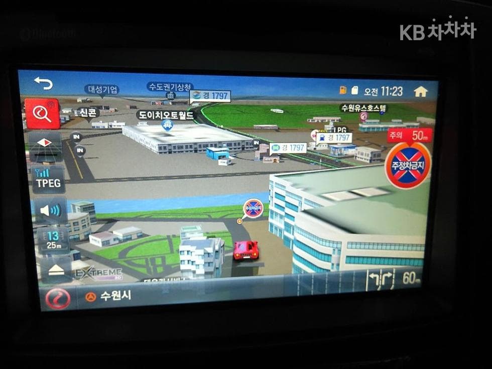 KG Mobility 코란도 투리스모9-seater 4WD TX - 14