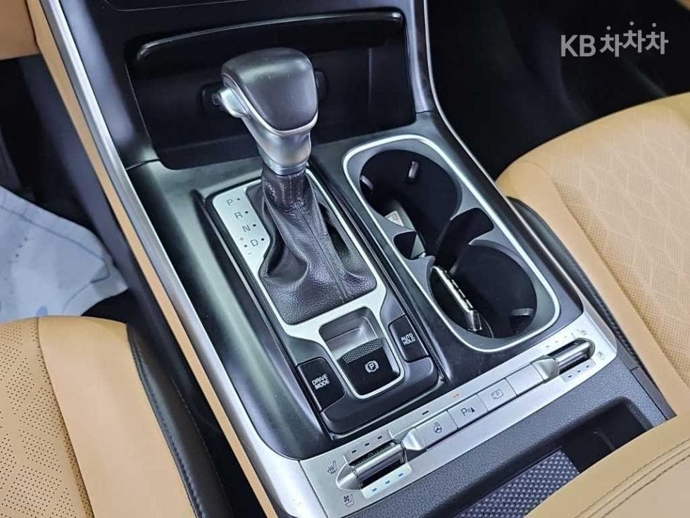 Киа Канивал 4-то поколениеG3.5 GDI 9-местен Престиж - 8