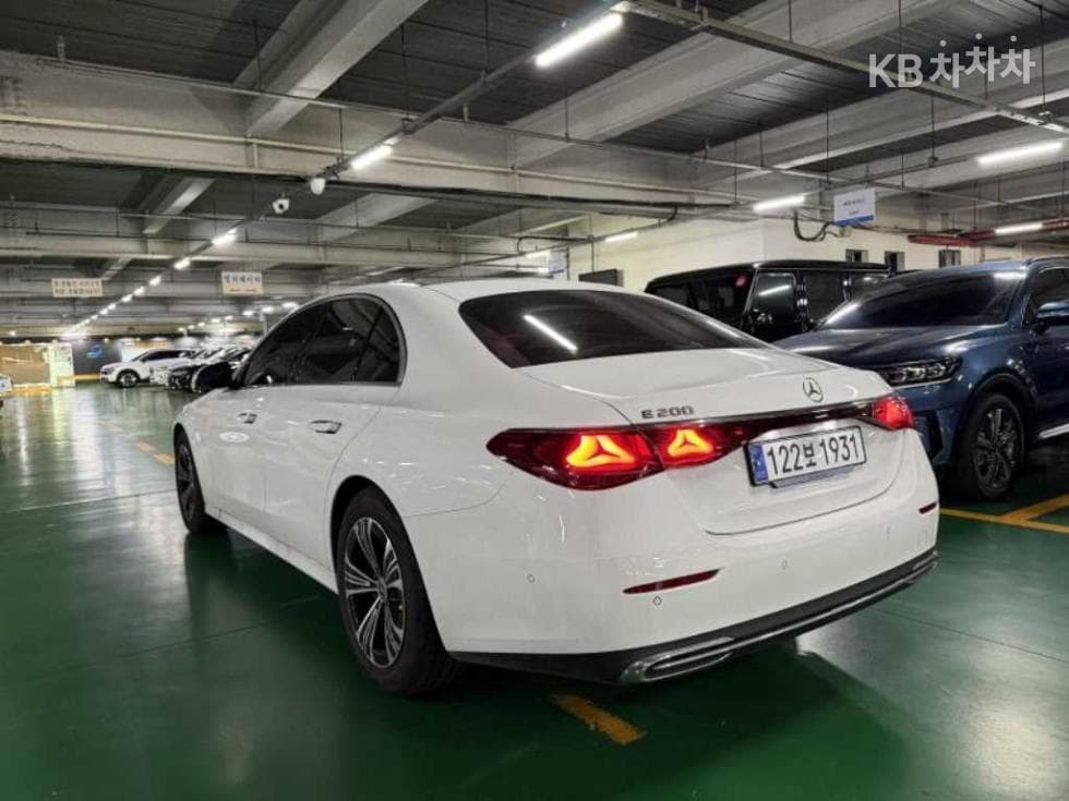 Mercedes-Benz E-클래스 (W214)E200 Avantgrade - 4