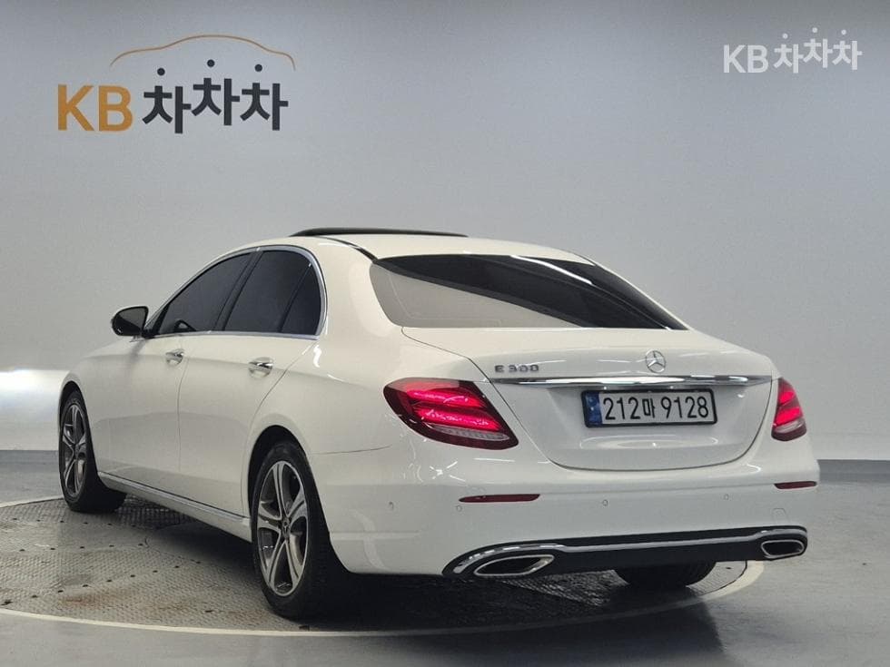 Mercedes-Benz E-Class (W213)E300 Avantgarde - 2