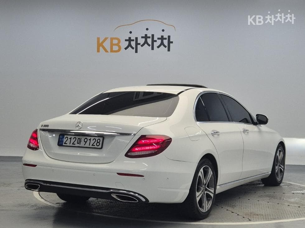 Mercedes-Benz E-Class (W213)E300 Avantgarde - 3