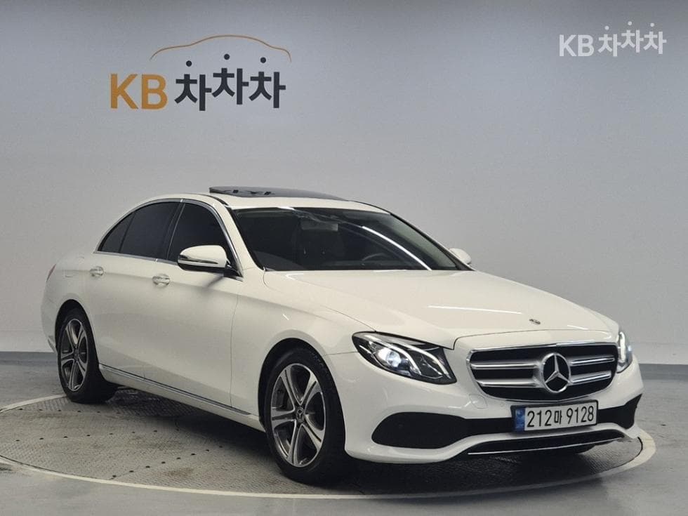 Mercedes-Benz E-Class (W213)E300 Avantgarde - 4