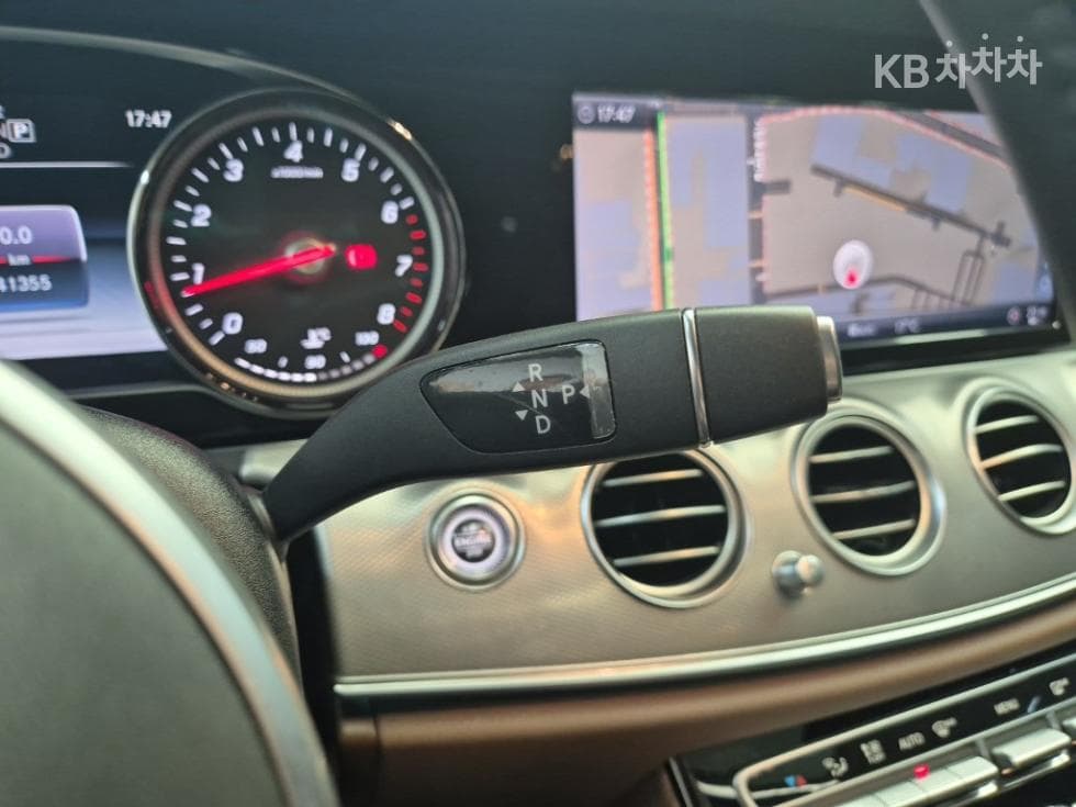 Mercedes-Benz E-Class (W213)E300 Avantgarde - 8